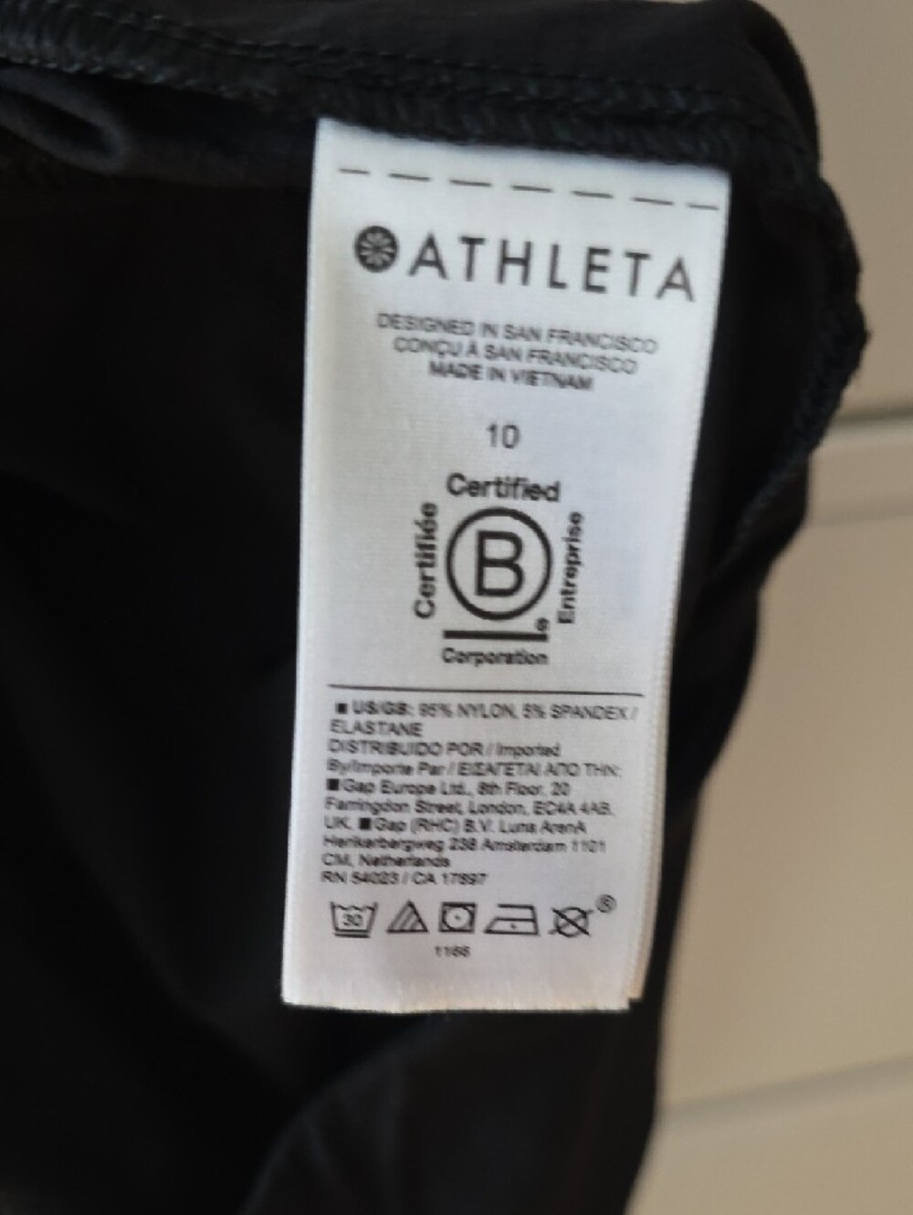 Athleta Women's Black Athletic Shorts with Zip Pockets - Picture 4 of 5